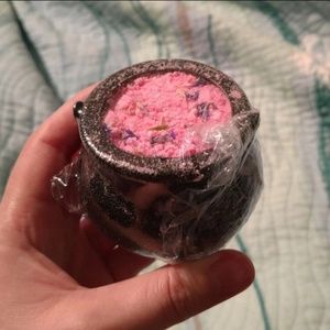 NWOT Bath/Shower Crumble